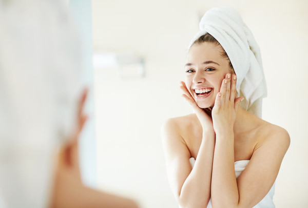 Centre de bronzage sans UV proposant la brumisation d'une lotion végétale hydratante et naturelle sur visage et corps   