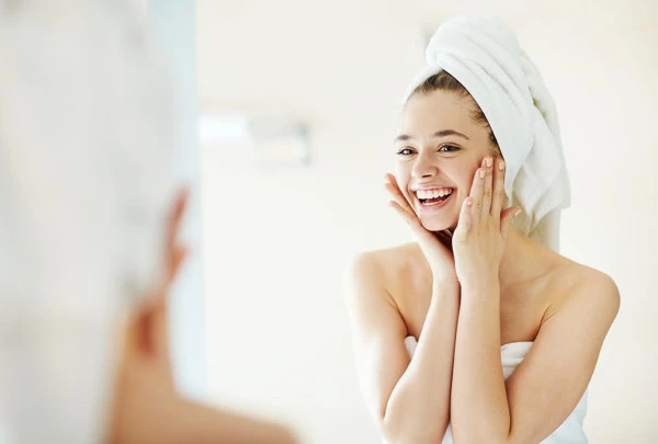 Centre de bronzage sans UV proposant la brumisation d'une lotion végétale hydratante et naturelle sur visage et corps   